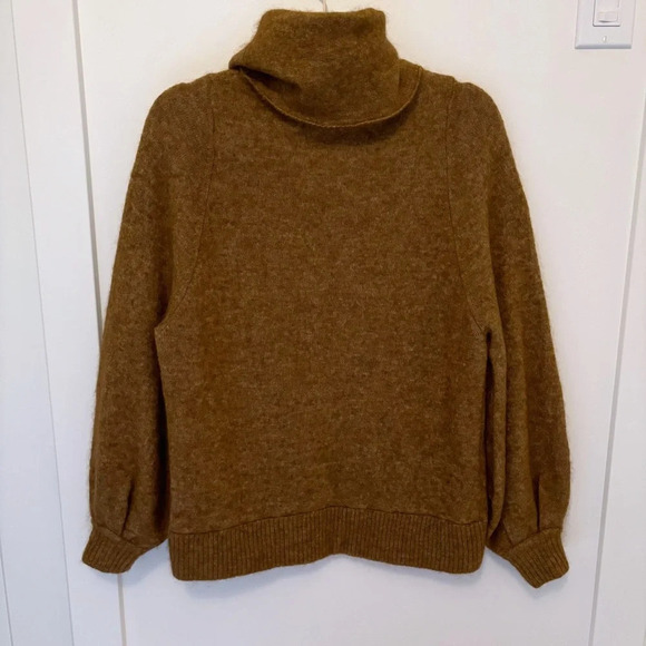 Aritzia The Group by Babaton Oversized Sweater Funnel Neck Caramel Sz XS Adichie - Picture 8 of 8